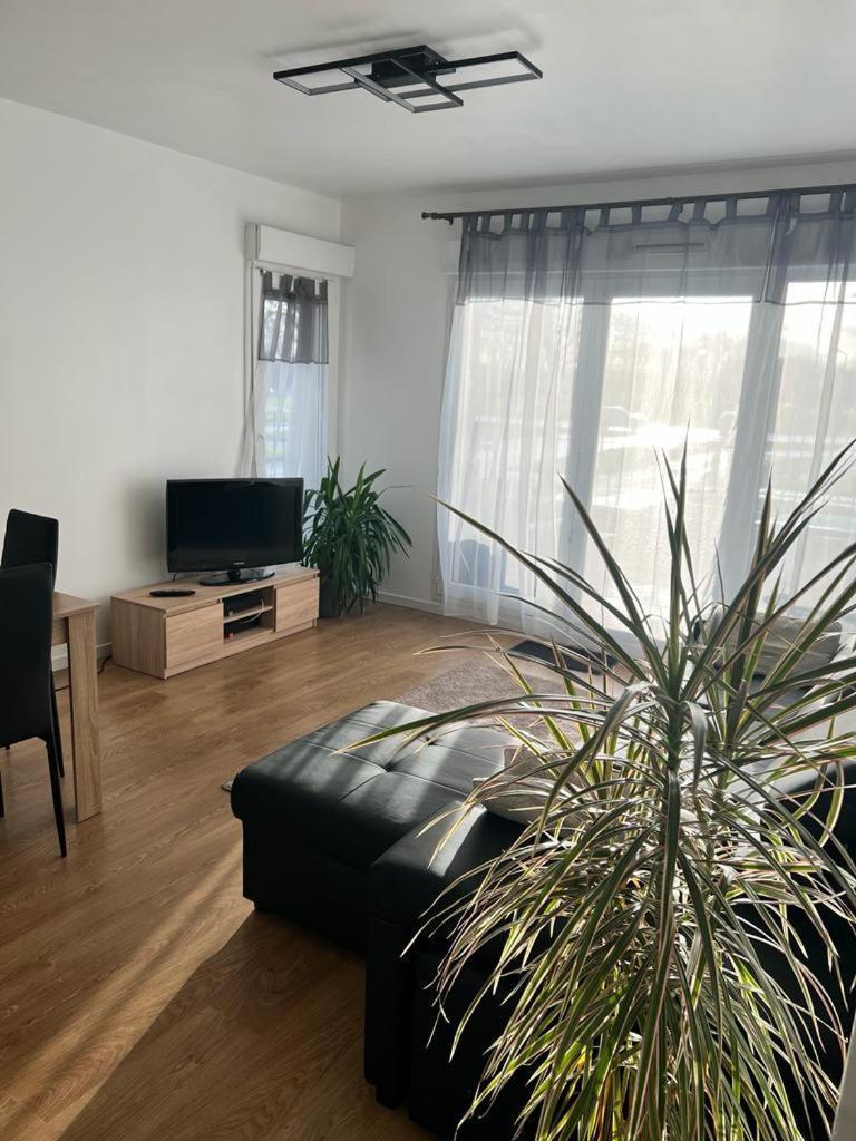 Appartement 5Min Gare Rer Disneyland Paris Val D'Europe La Vallee Village Parking Inclus Montevrain Exterior photo