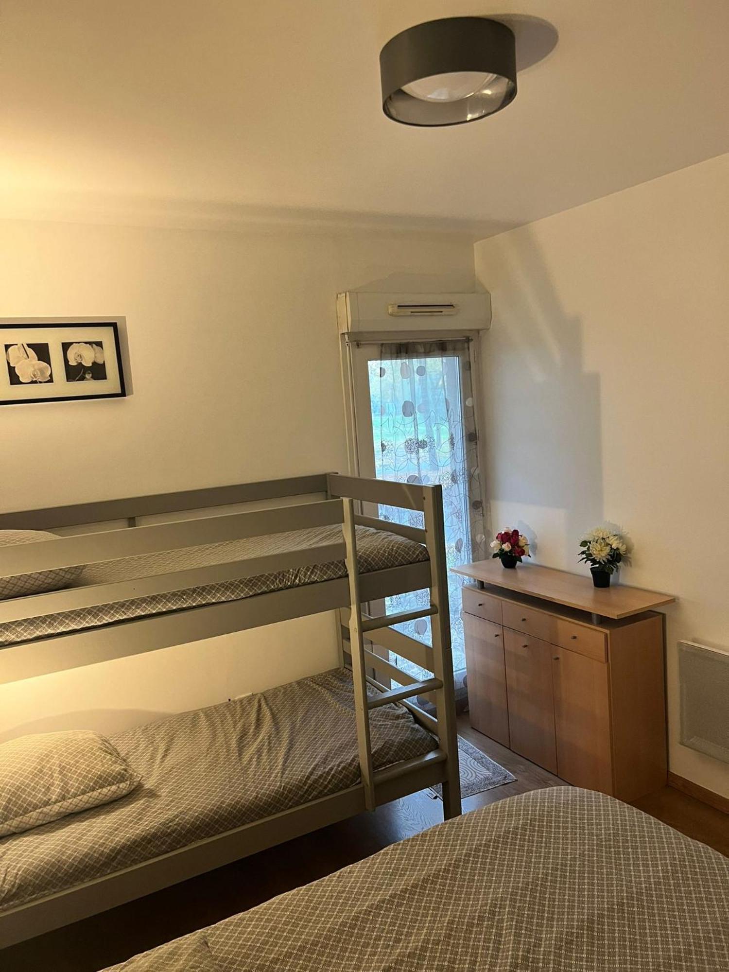 Appartement 5Min Gare Rer Disneyland Paris Val D'Europe La Vallee Village Parking Inclus Montevrain Exterior photo